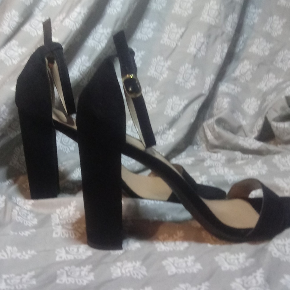 Heels - Picture 3 of 3
